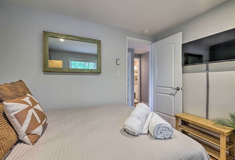 Near Lakes & Resorts: Pet Friendly Long Pond Abode