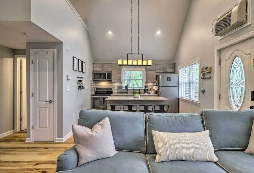 Near Lakes & Resorts: Pet Friendly Long Pond Abode