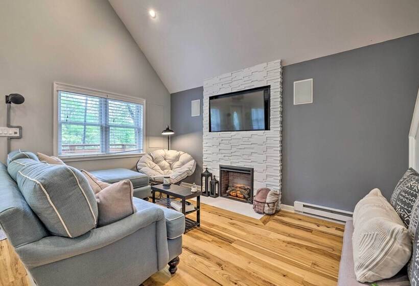 Near Lakes & Resorts: Pet Friendly Long Pond Abode