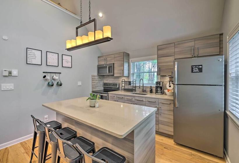 Near Lakes & Resorts: Pet Friendly Long Pond Abode