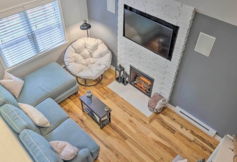 Near Lakes & Resorts: Pet Friendly Long Pond Abode