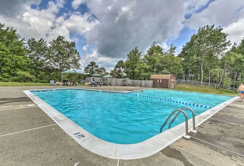 Near Lakes & Resorts: Pet Friendly Long Pond Abode