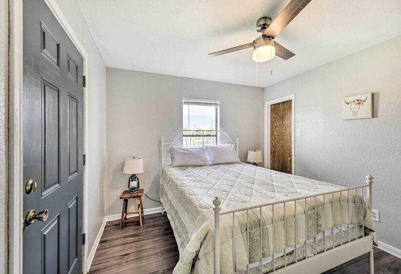 Pet Friendly Lockhart Home W/ Private Yard!