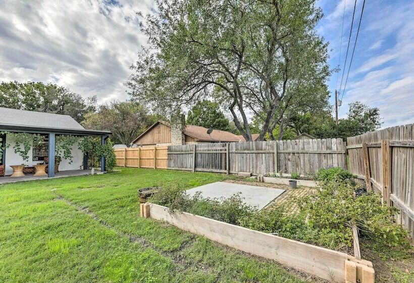 Pet Friendly Lockhart Home W/ Private Yard!