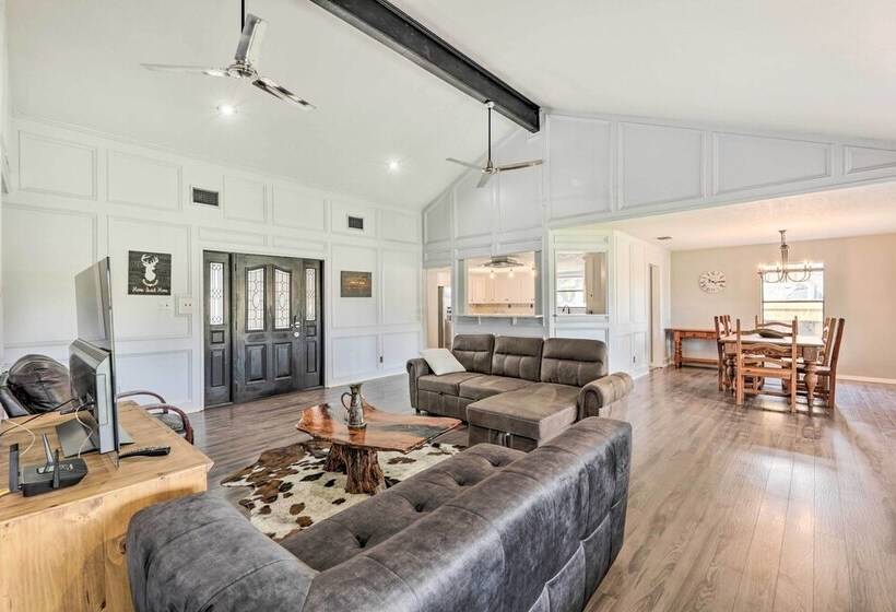 Pet Friendly Lockhart Home W/ Private Yard!