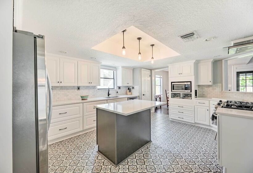 Pet Friendly Lockhart Home W/ Private Yard!