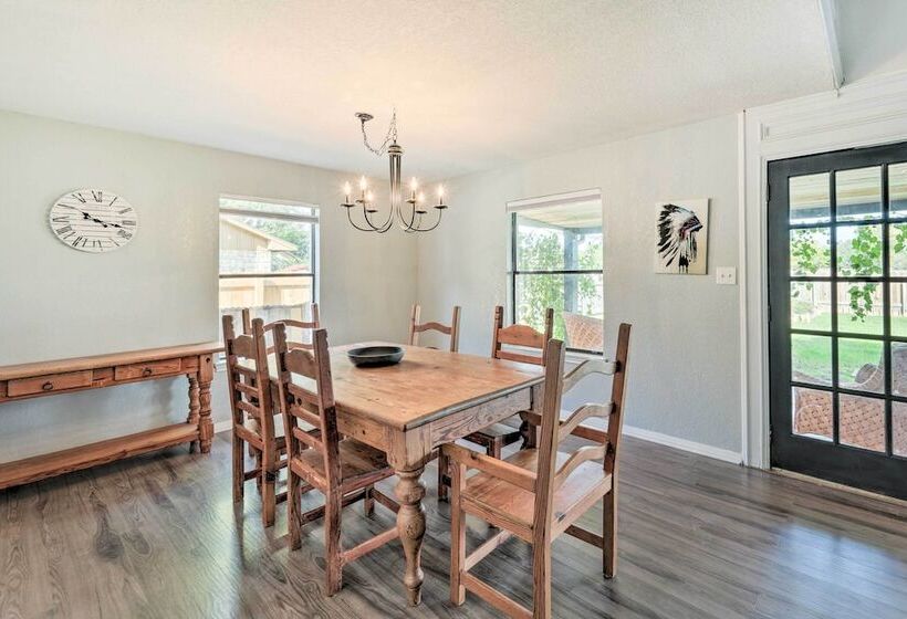 Pet Friendly Lockhart Home W/ Private Yard!