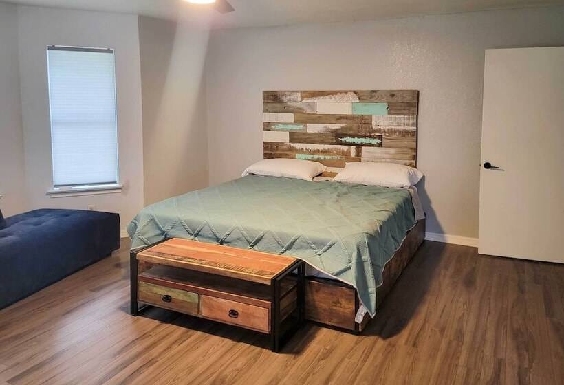 Pet Friendly Lockhart Home W/ Private Yard!