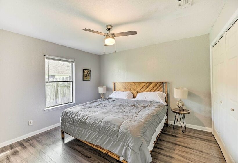 Pet Friendly Lockhart Home W/ Private Yard!