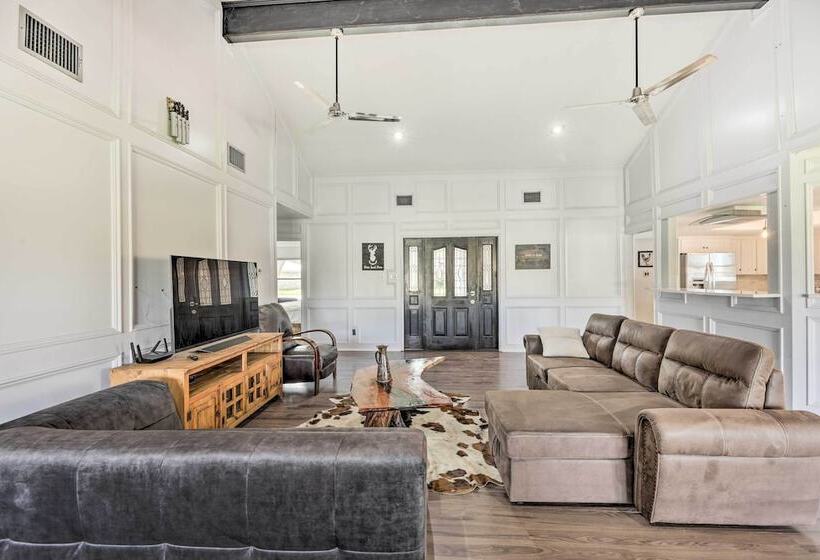 Pet Friendly Lockhart Home W/ Private Yard!