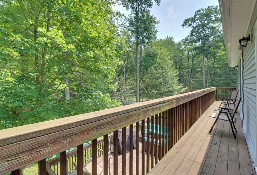 Pet Friendly Pocono Lake Oasis W/ Game Room!