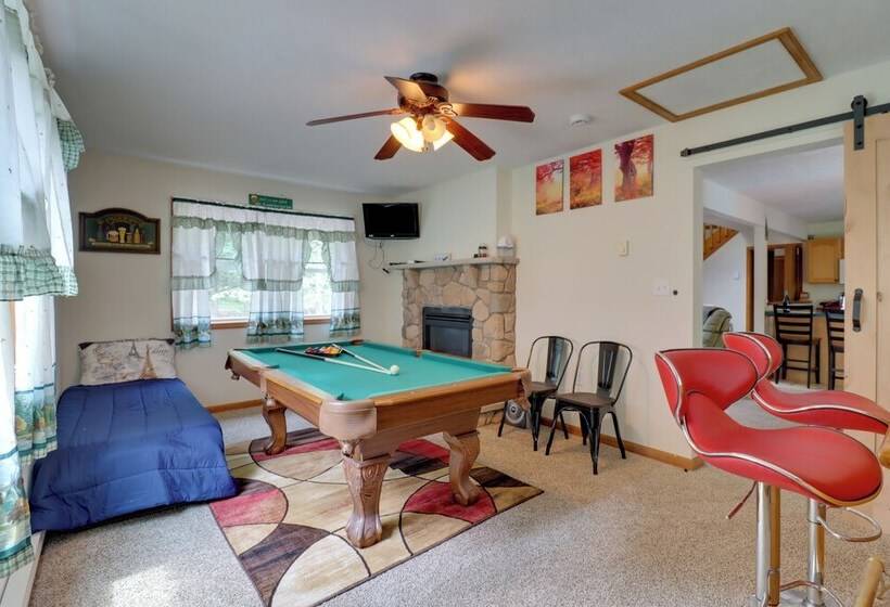 Pet Friendly Pocono Lake Oasis W/ Game Room!