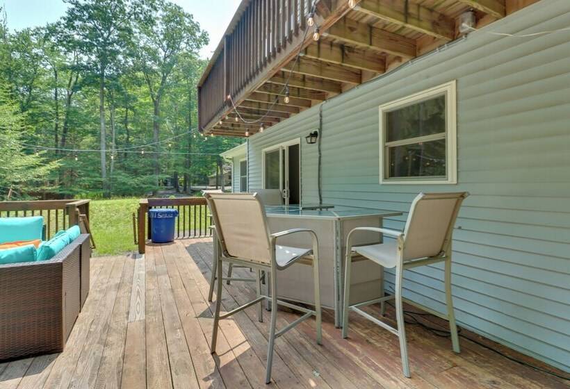 Pet Friendly Pocono Lake Oasis W/ Game Room!