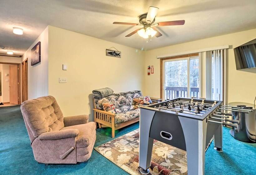 Pet Friendly Pocono Lake Oasis W/ Game Room!