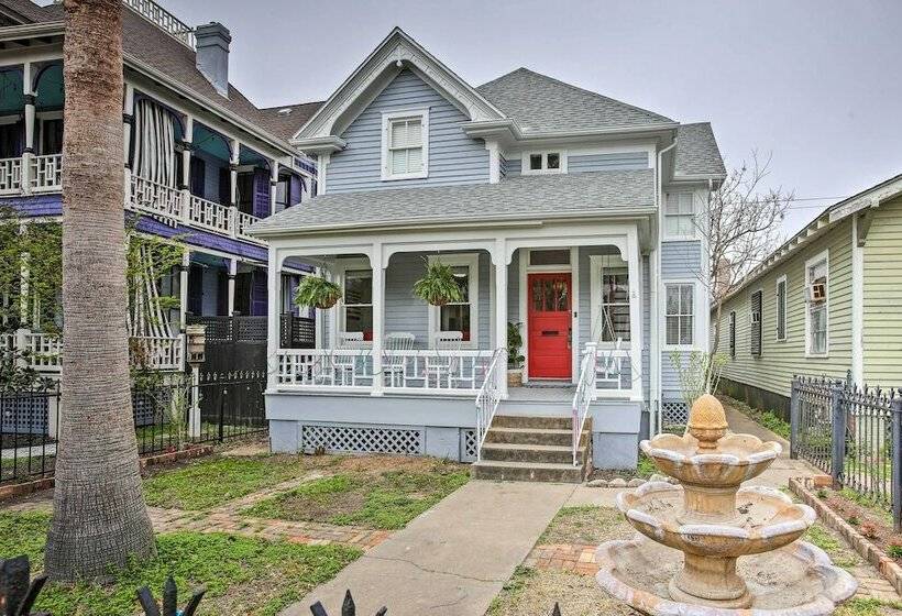 The Art House  Home In Galveston Strand District