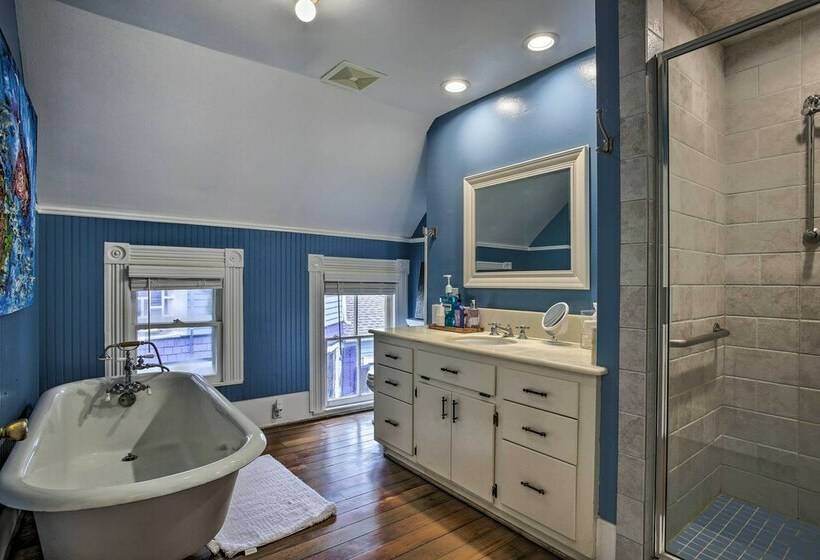 The Art House  Home In Galveston Strand District