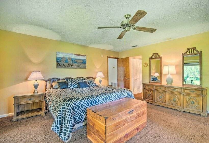 Pet Friendly Inglis Retreat W/ Lake + Dock!