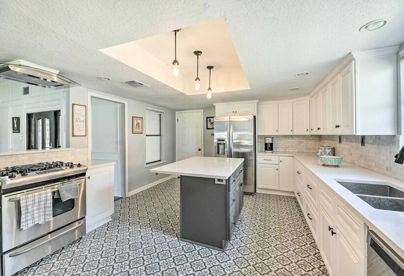 Pet Friendly Lockhart Home W/ Private Yard!