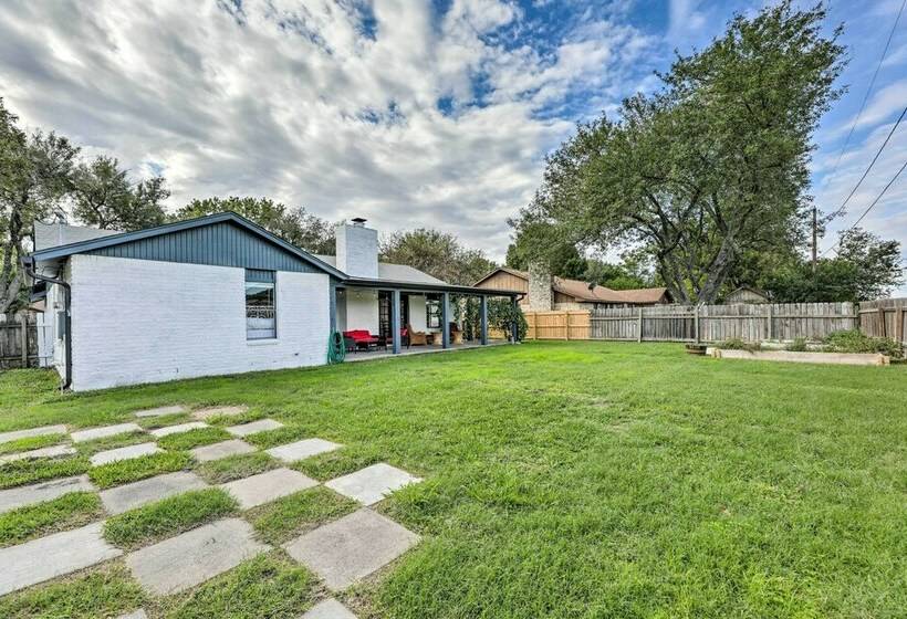 Pet Friendly Lockhart Home W/ Private Yard!