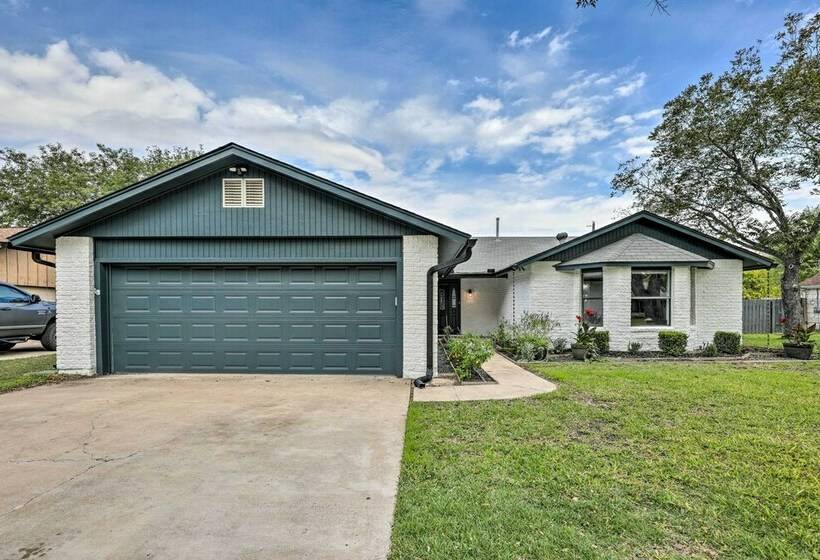 Pet Friendly Lockhart Home W/ Private Yard!