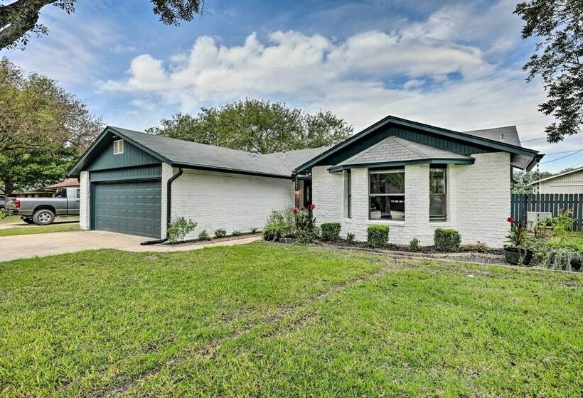 Pet Friendly Lockhart Home W/ Private Yard!