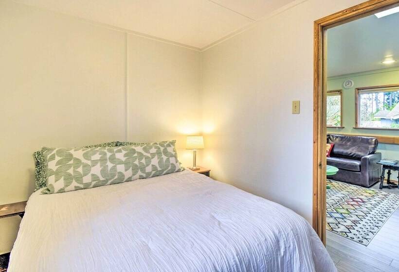 Port Angeles Abode W/ Yard & Guest House!