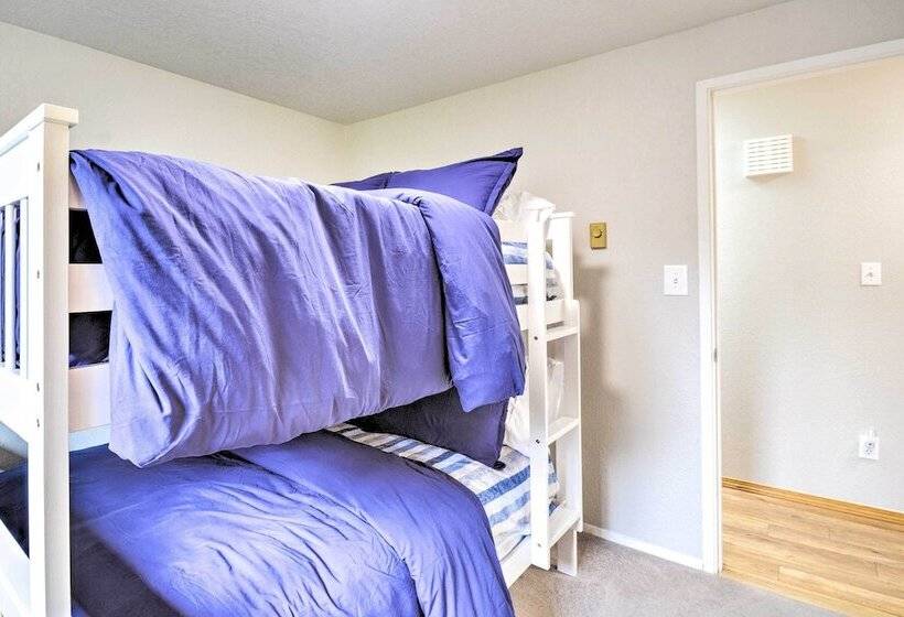 Port Angeles Abode W/ Yard & Guest House!