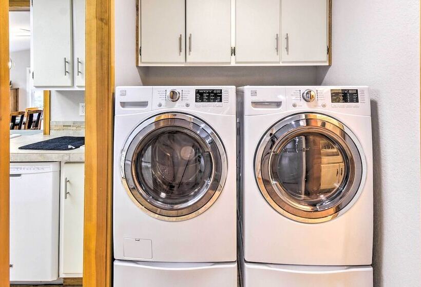 Port Angeles Abode W/ Yard & Guest House!