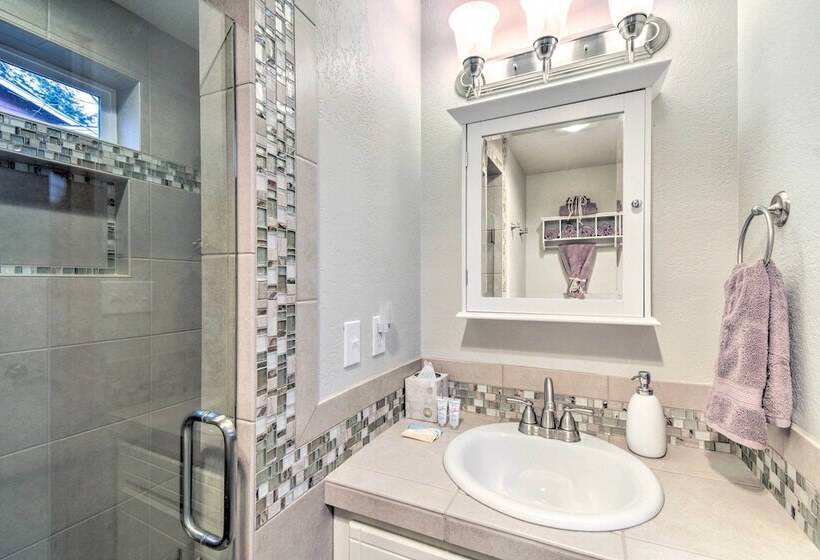 Port Angeles Abode W/ Yard & Guest House!