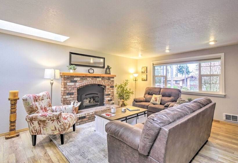 Port Angeles Abode W/ Yard & Guest House!