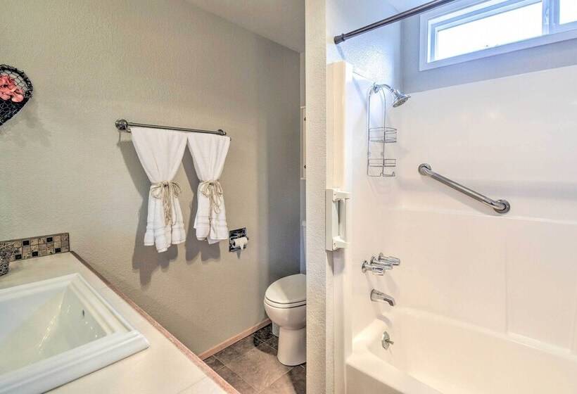 Port Angeles Abode W/ Yard & Guest House!