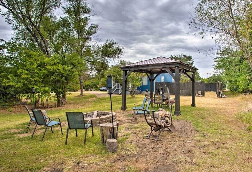 Pottsboro Home W/ Fire Pit < 1 Mi To Lake Texoma!