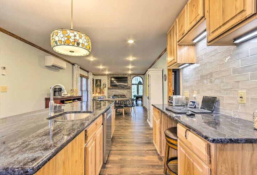 Private Blue Ridge Retreat: Hot Tub & Pool Table!