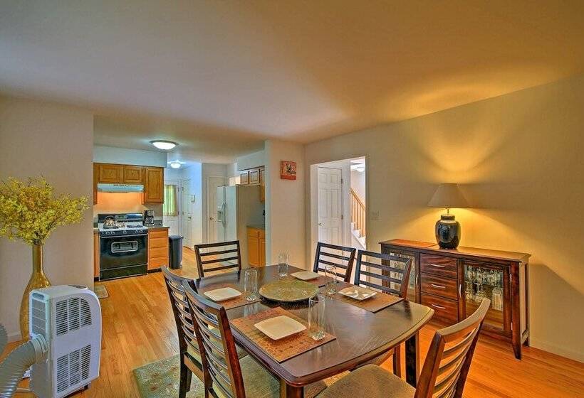 Walk To Dining: Downtown Lenox Guest House!