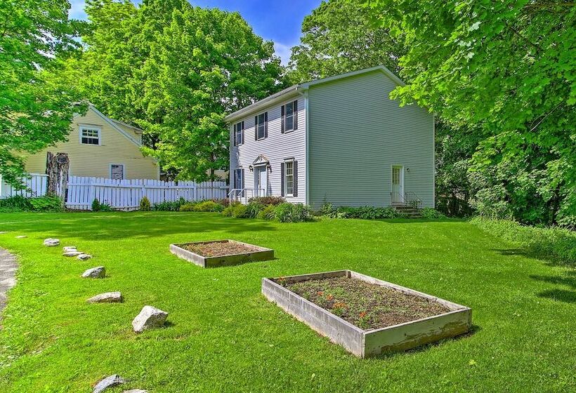 Walk To Dining: Downtown Lenox Guest House!