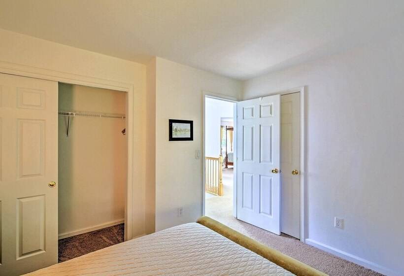 Walk To Dining: Downtown Lenox Guest House!