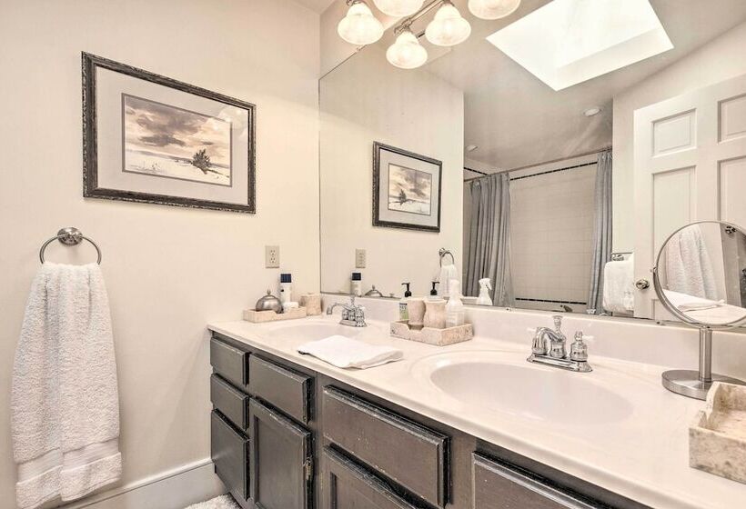 Private Home W/ Hot Tub Near Jay Peak Slopes