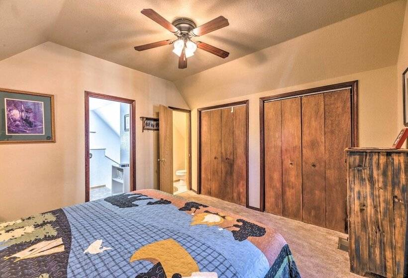 Quaint Cloudcroft Cabin W/ Stunning Forest Views!