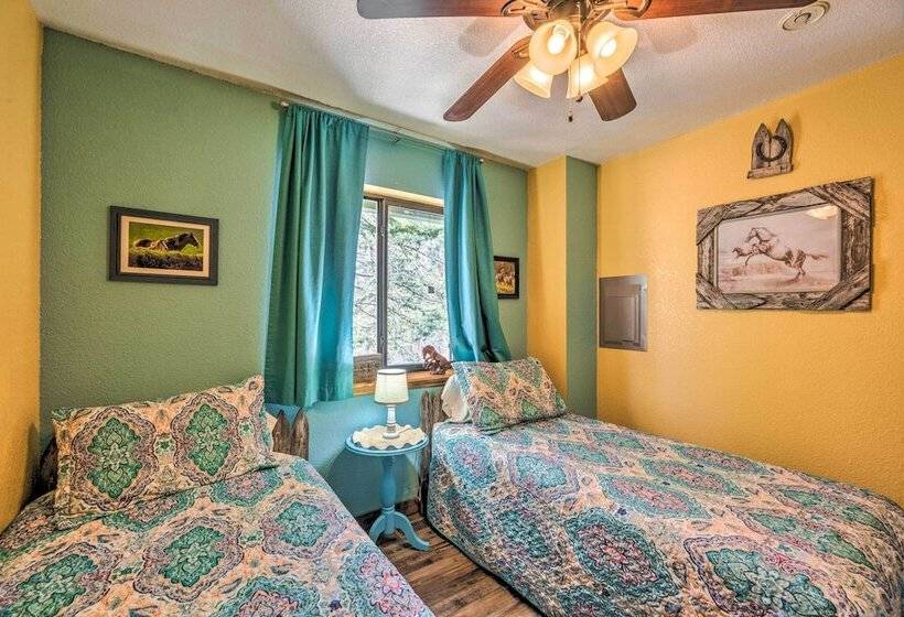 Quaint Cloudcroft Cabin W/ Stunning Forest Views!