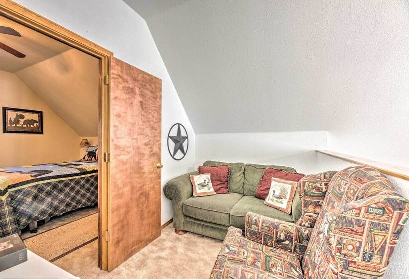 Quaint Cloudcroft Cabin W/ Stunning Forest Views!