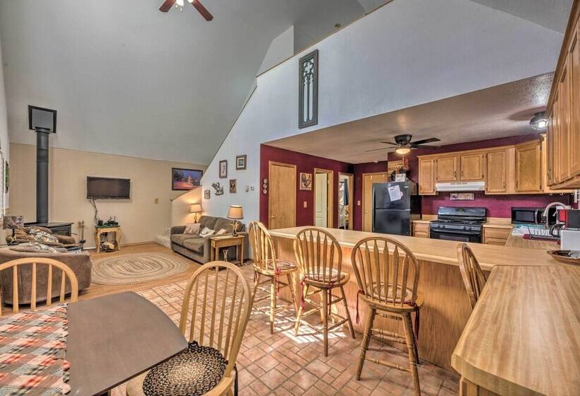 Quaint Cloudcroft Cabin W/ Stunning Forest Views!