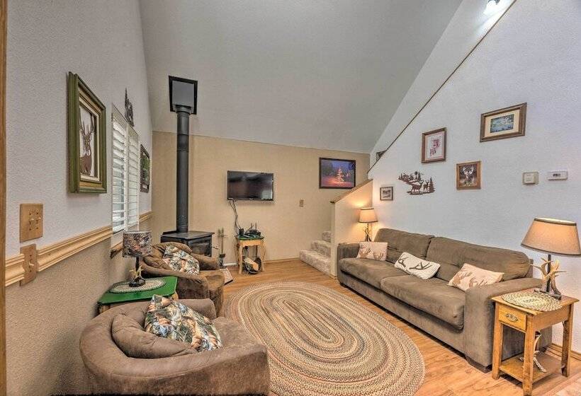 Quaint Cloudcroft Cabin W/ Stunning Forest Views!