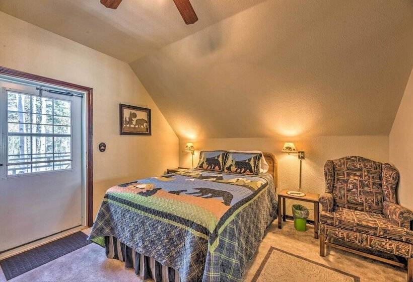 Quaint Cloudcroft Cabin W/ Stunning Forest Views!