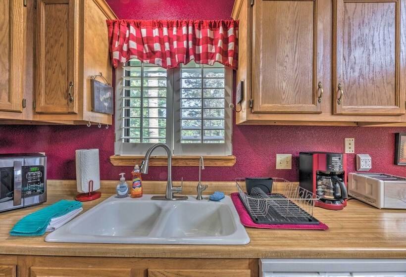 Quaint Cloudcroft Cabin W/ Stunning Forest Views!