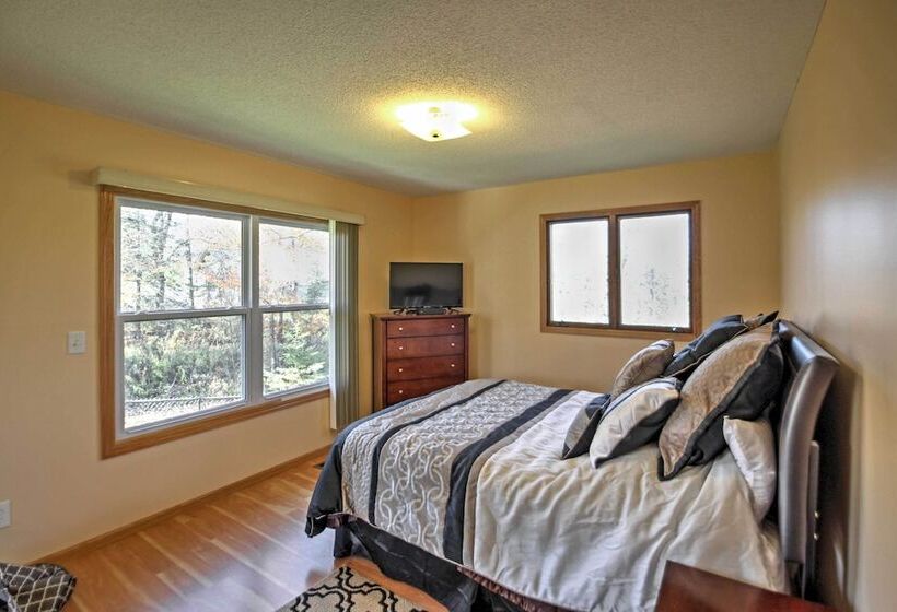 Quaint Duluth Hideaway W/ Private Fenced In Yard!