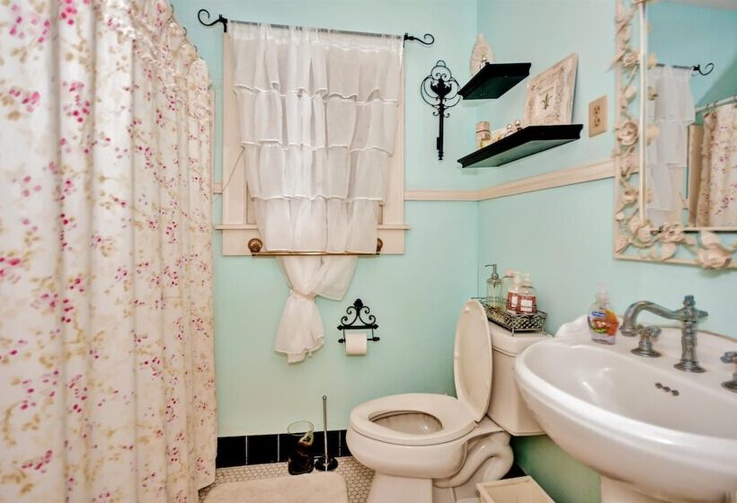 Pet Friendly Galveston Bungalow, 1/2 Mi To Beach!