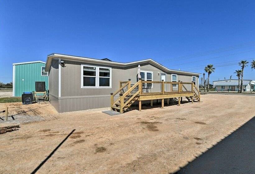 Quaint Port O Connor Home 3 Mi To Beach!