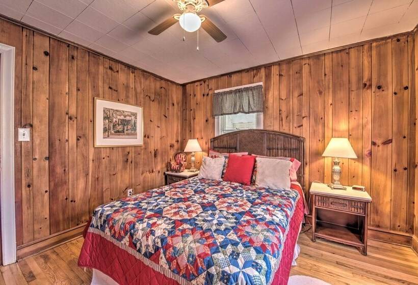 Quaint & Scenic Country Cottage, 3 Mi To New River