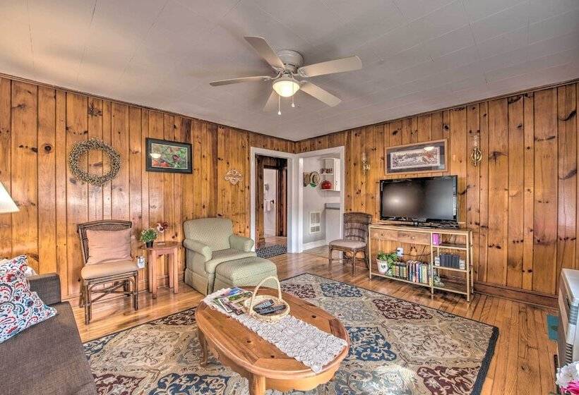 Quaint & Scenic Country Cottage, 3 Mi To New River