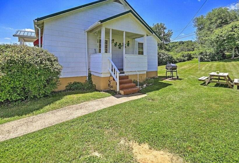 Quaint & Scenic Country Cottage, 3 Mi To New River